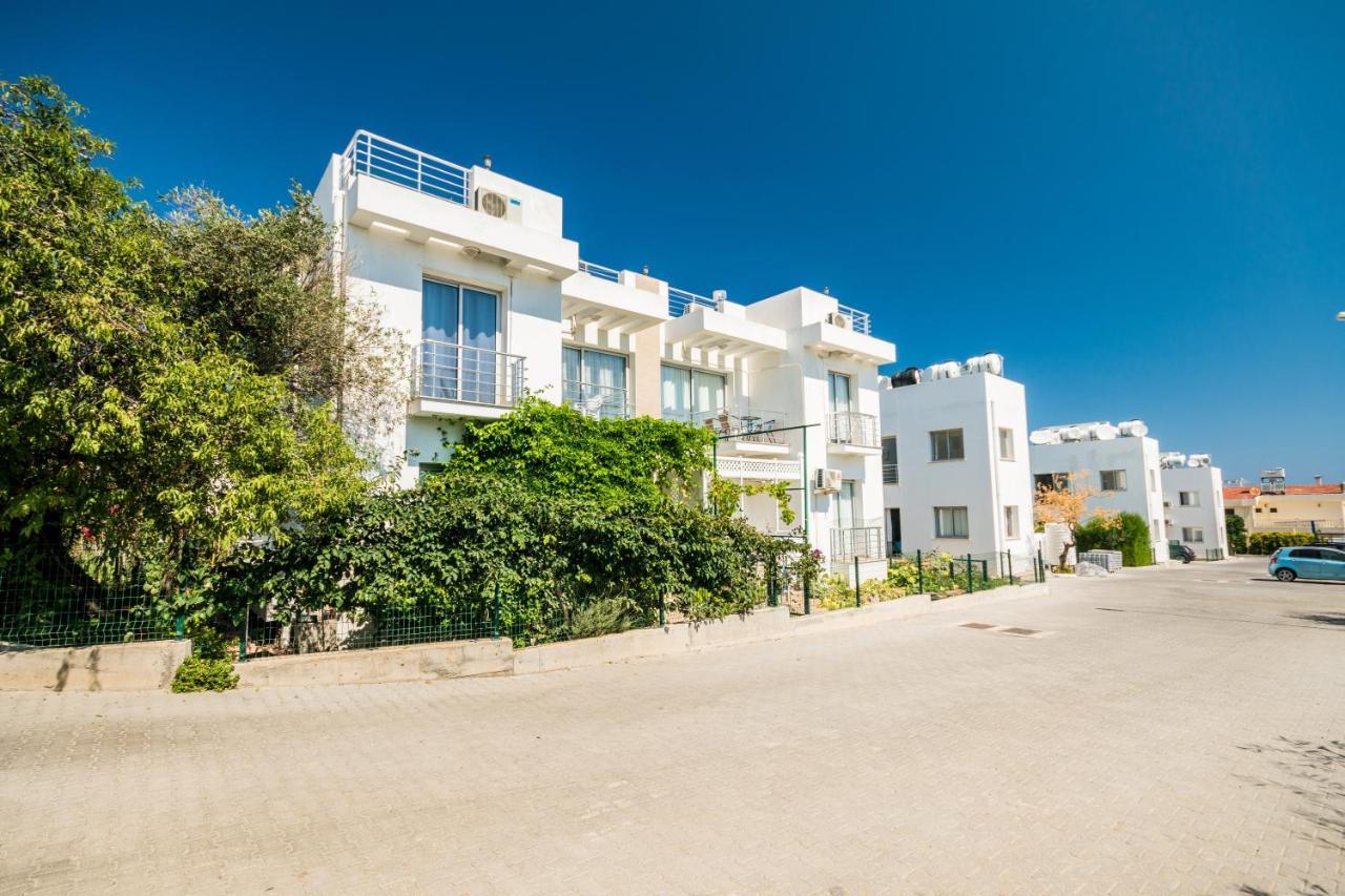 Amazing Two-Bedroom Apartment In Residence Lukomorye D1 With Private Garden Karavas  Exterior photo