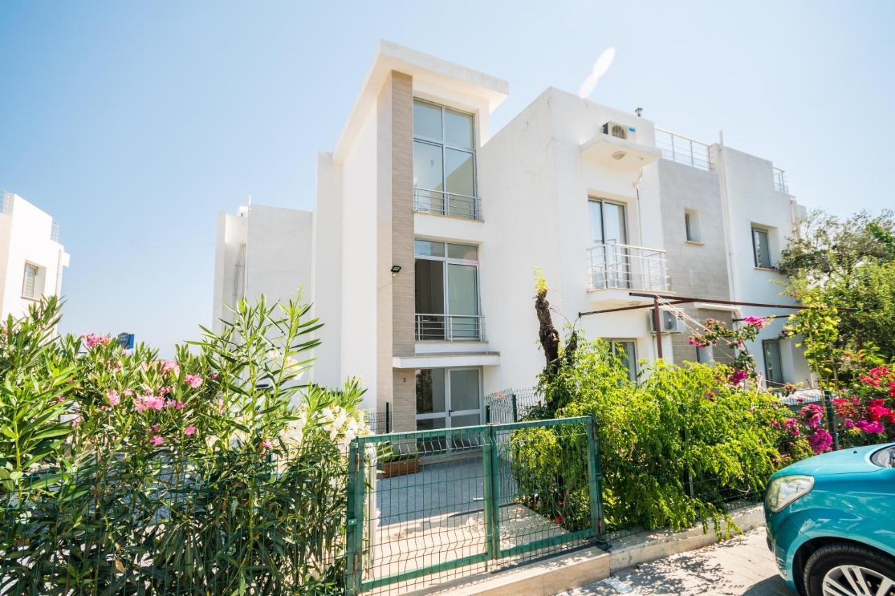 Amazing Two-Bedroom Apartment In Residence Lukomorye D1 With Private Garden Karavas  Exterior photo