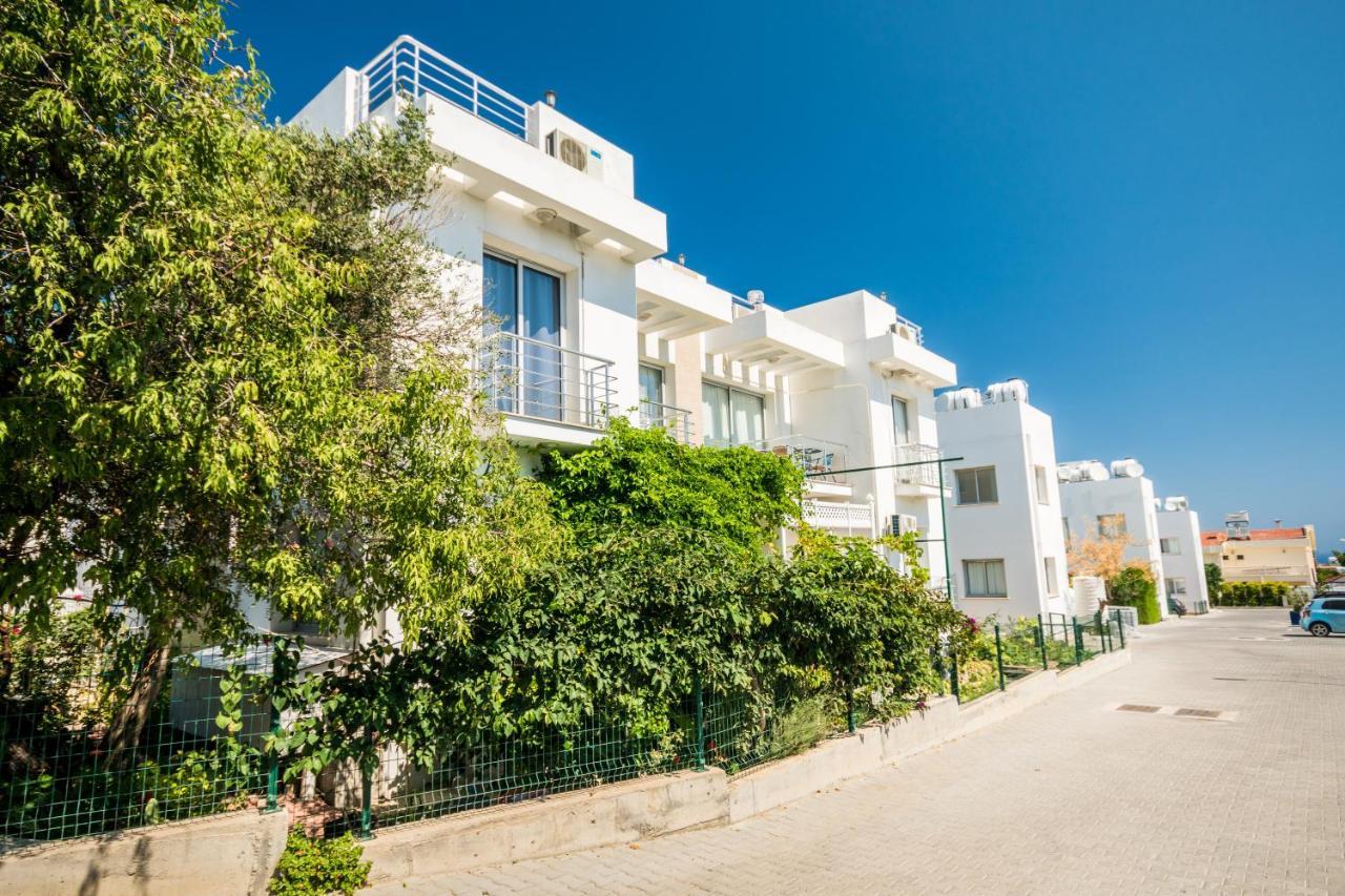 Amazing Two-Bedroom Apartment In Residence Lukomorye D1 With Private Garden Karavas  Exterior photo